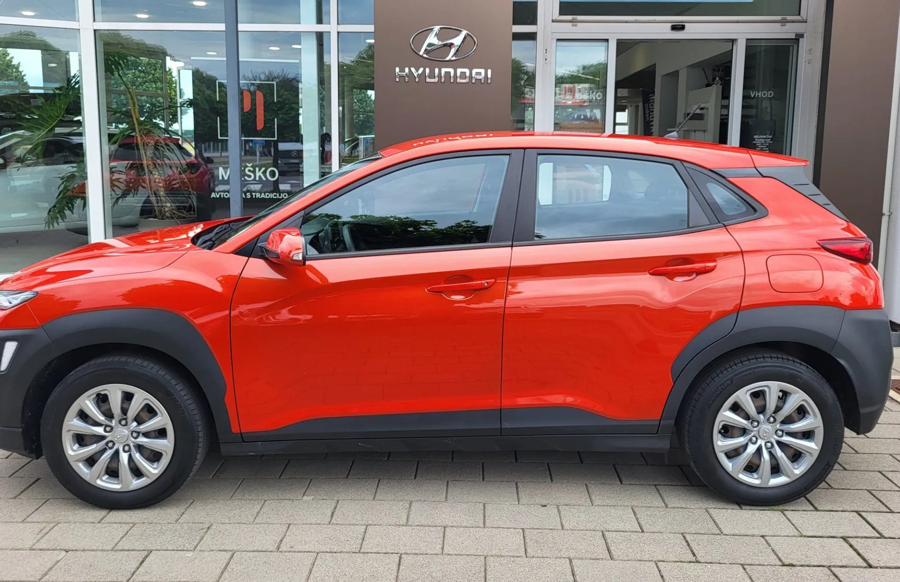 Zunanja slika - Hyundai Kona - 1.0 T-GDI 120 slo-1last-servisira-ac-el.paket-... - 3