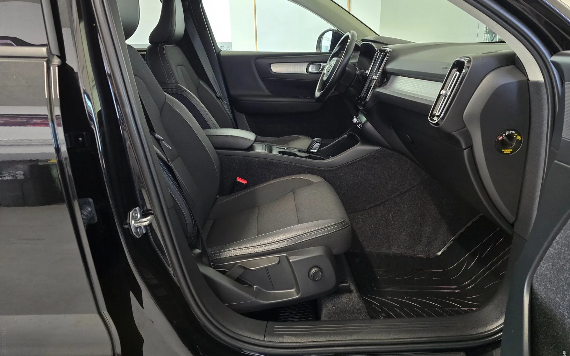 Notranja slika - Volvo XC40 - D3 Momentum Pro Avt. - LED.kamera.asistence.navi - 13