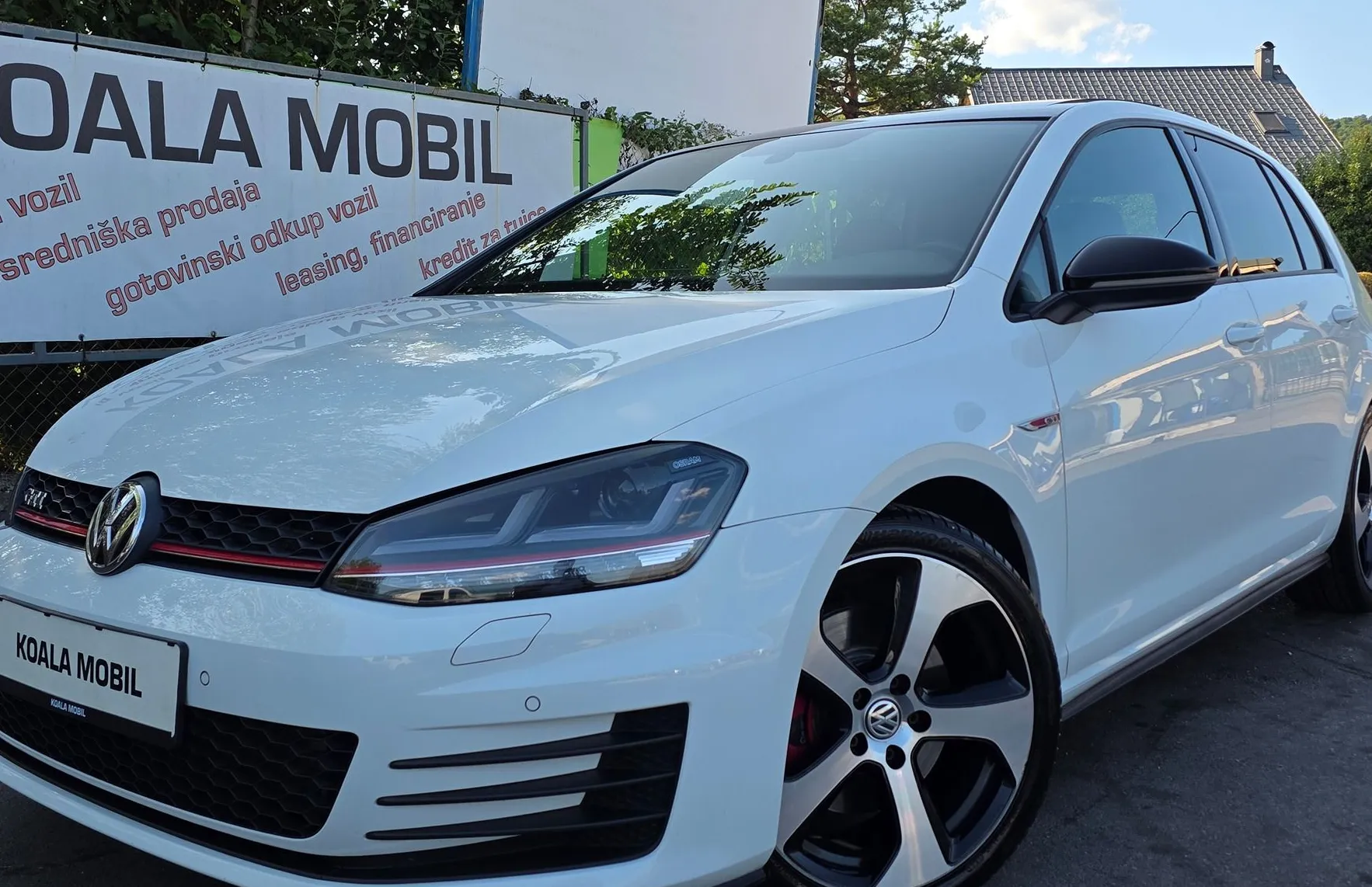 Zunanja slika - Volkswagen Golf - 2.0 GTI BMT LED-ŠIBEDAH-GRETJE SEDEŽEV-ALU - 19