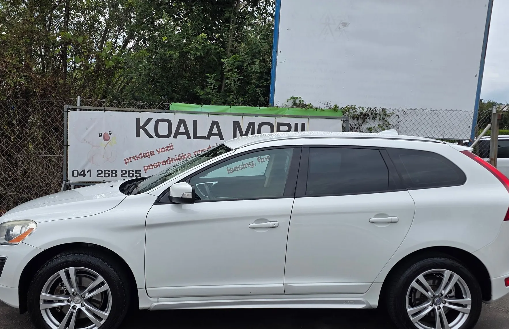 Zunanja slika - Volvo XC60 - FWD D4 MOMENTUM AVTOMATIK-ALU PLATIŠČA-KLIMA-NAVI - 7