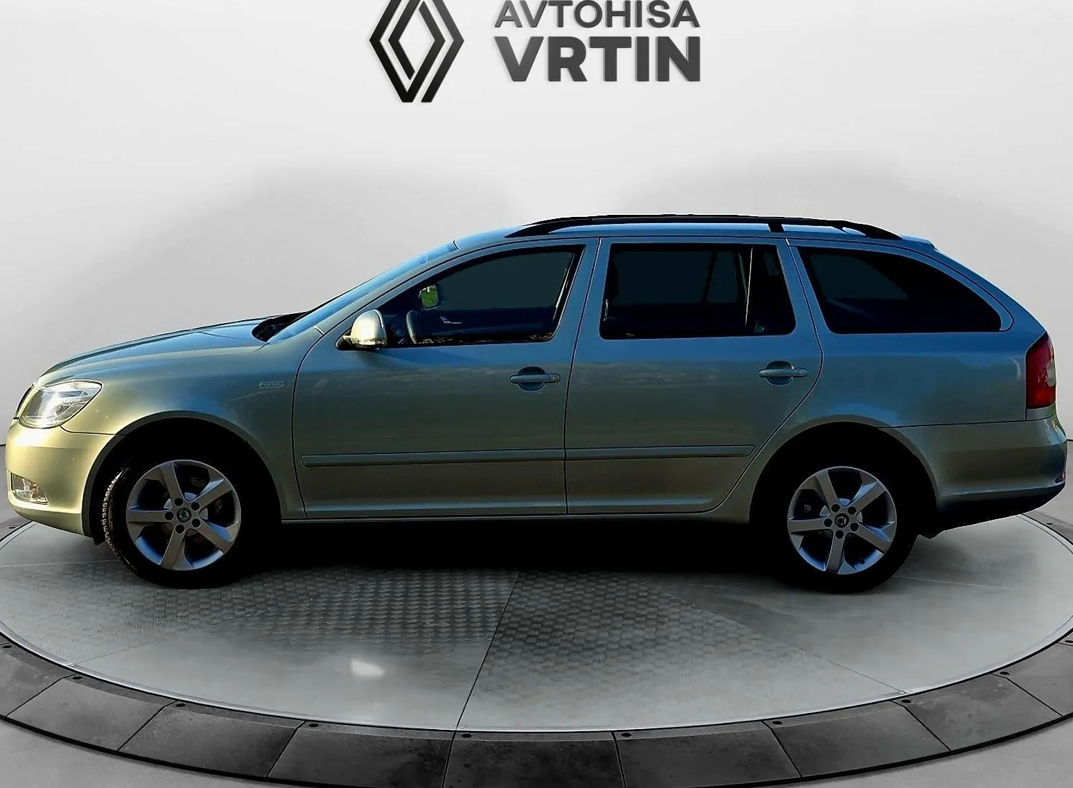 Zunanja slika - Škoda Octavia - Combi 1.6 CR TDI DPF Active - 5