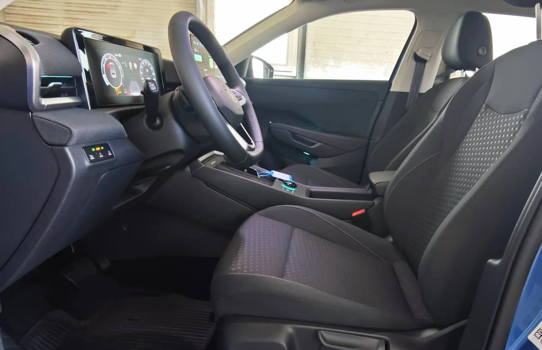 Zunanja slika - Volkswagen T-Roc - 1.5 eTSI Life DSG 110  150  ||OGROMNO OPREME||... - 8