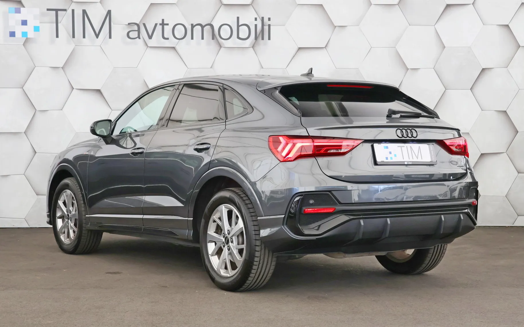 Zunanja slika - Audi Q3 - 40 TDI Quattro S-Tronic S-Line 200KM - 4