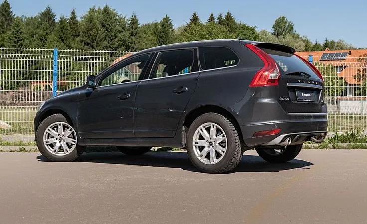Zunanja slika - Volvo XC60 - D4 R-Design - 7