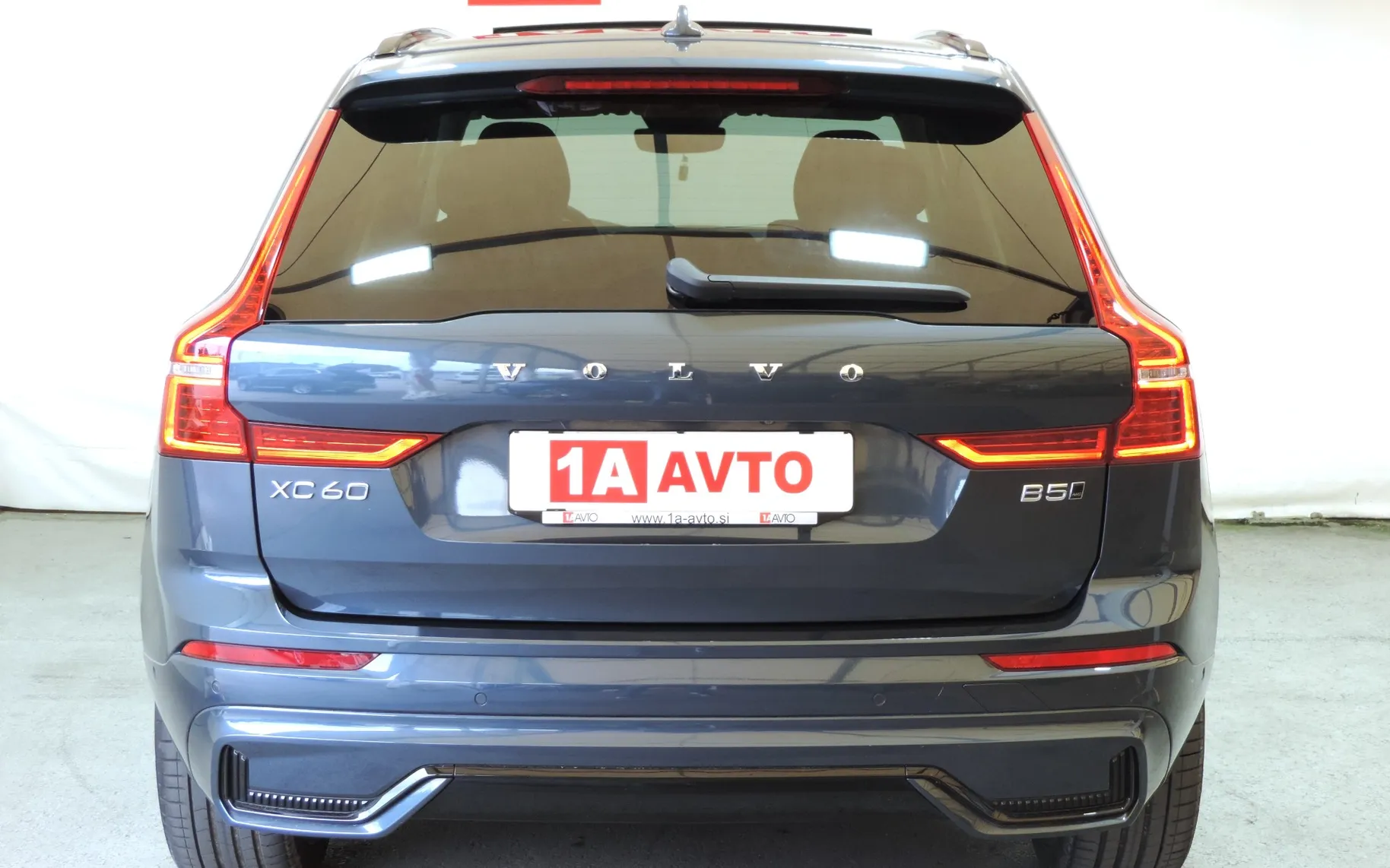 Zunanja slika - Volvo XC60 - B5P AWD Ultimate Dark Avt. LED-KAMERE 360-PANORAMA - 6