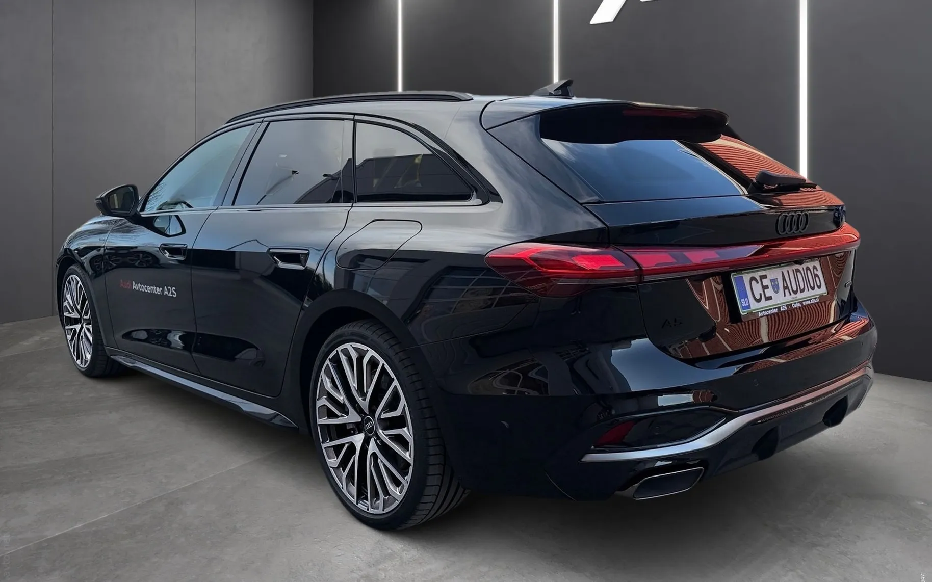Zunanja slika - Audi A5 Avant - e-hybrid quattro 220 kW S tron.Business... - 4