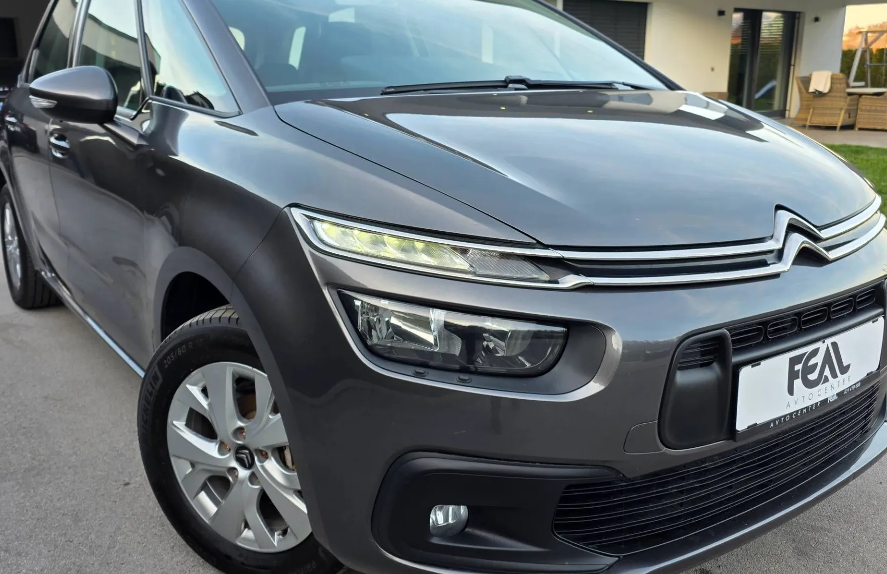 Zunanja slika - Citroën C4 - Picasso 1.2 PT-1 LASTNIK-SERVISNA KNJIGA-FACELIFT-ODLIČEN - 2