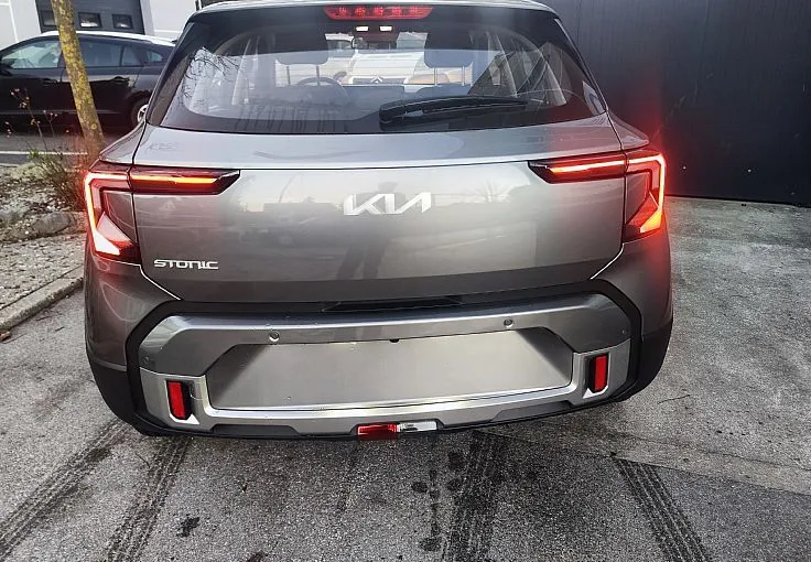Zunanja slika - KIA Stonic - 1.0 T-GDi 73.6 kW  100 KM  LX Smart M T - 11
