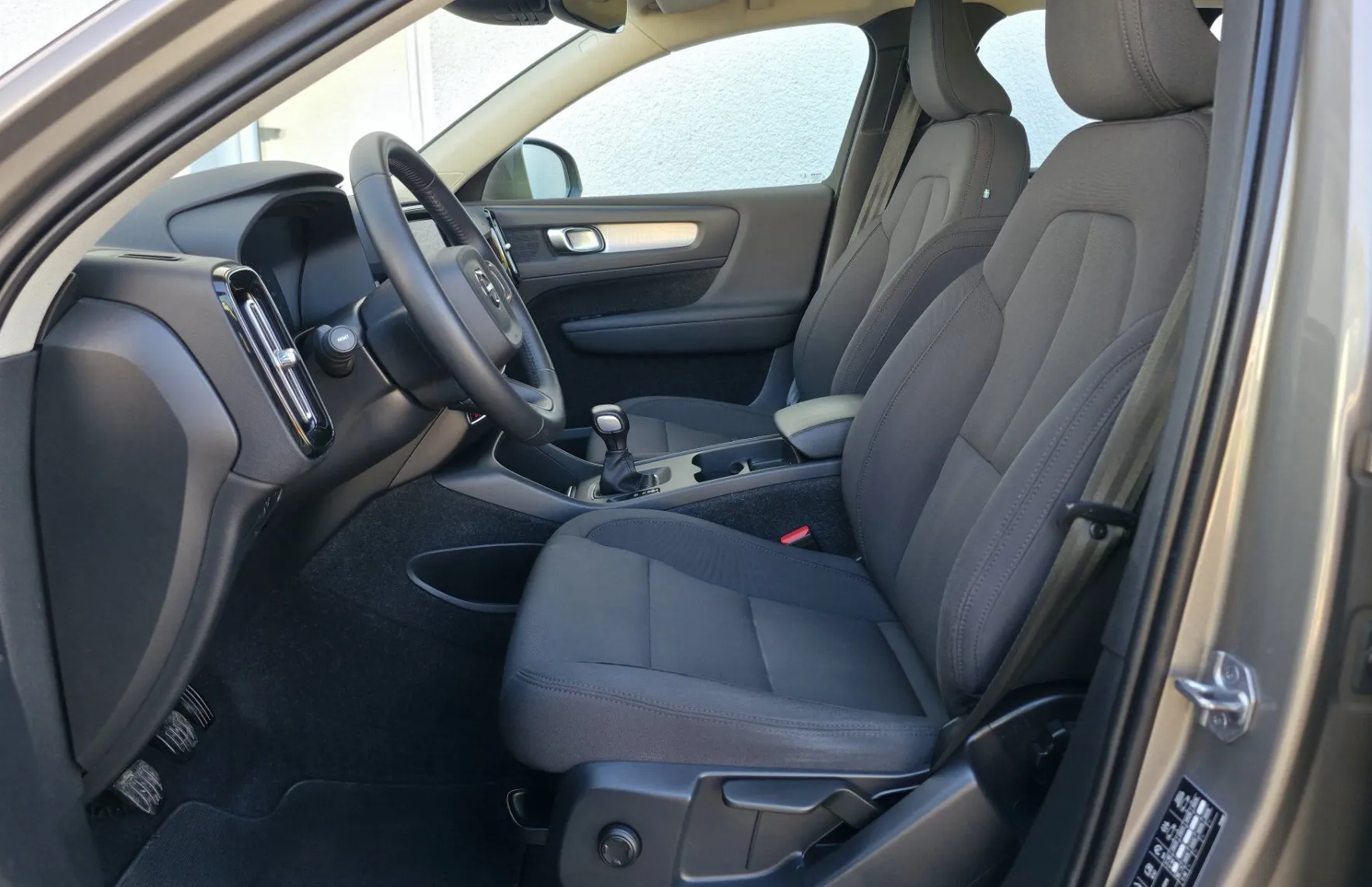 Zunanja slika - Volvo XC40 - D3 Momentum Pro FULLED•LANE•VIRTUAL•GRETJE•KEYLESS - 6