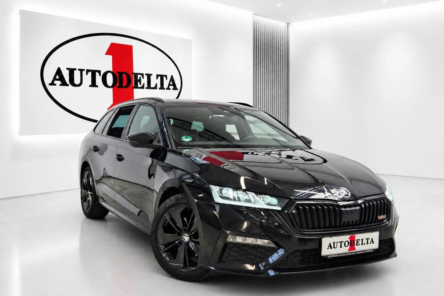 Zunanja slika - Škoda Octavia - Combi 2.0 TDI RS DSG - 2