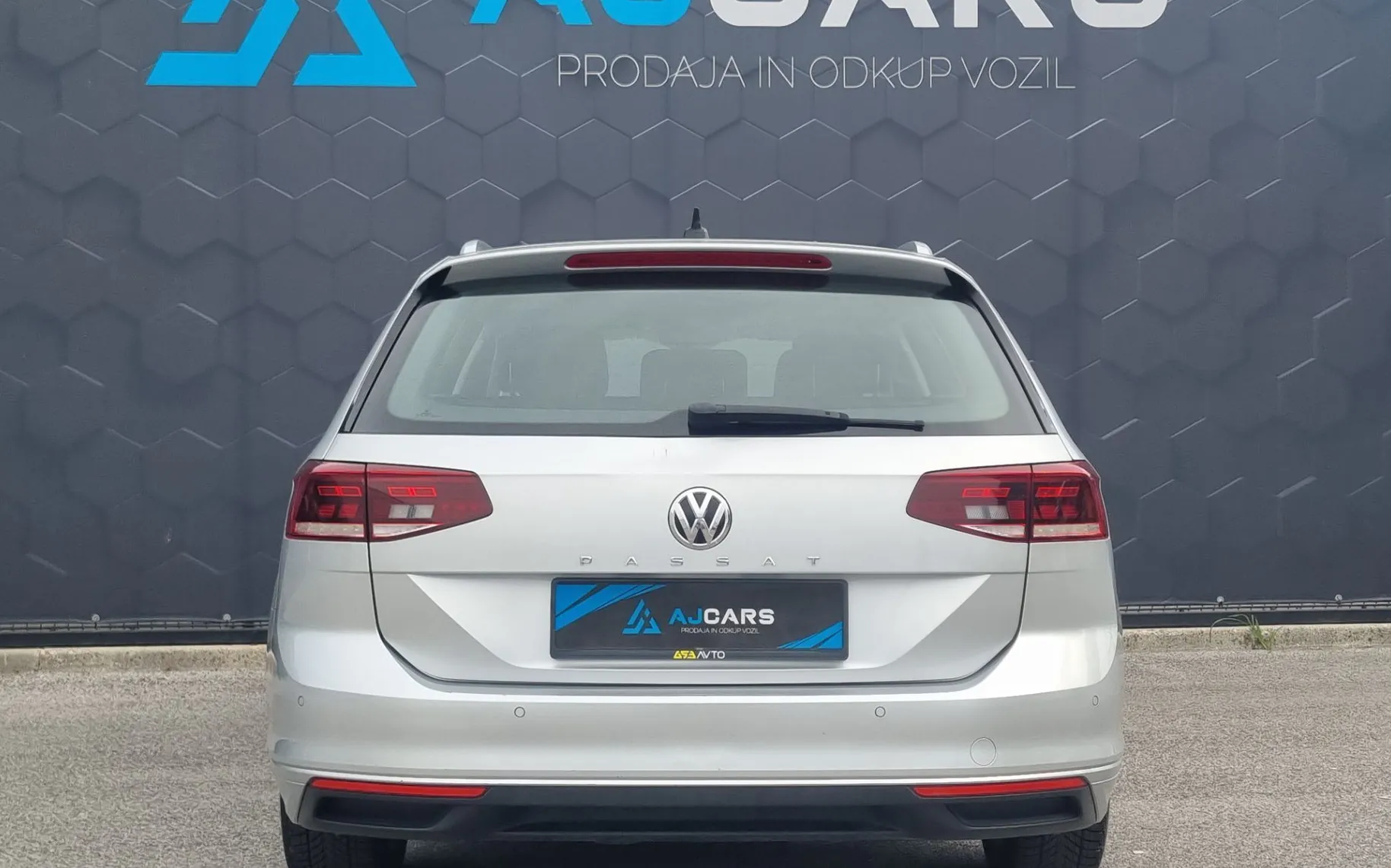 Zunanja slika - VW Passat - Variant 2.0 TDI BMT Business 110kW-DSG-LED-2XPDC-NAVI - 6