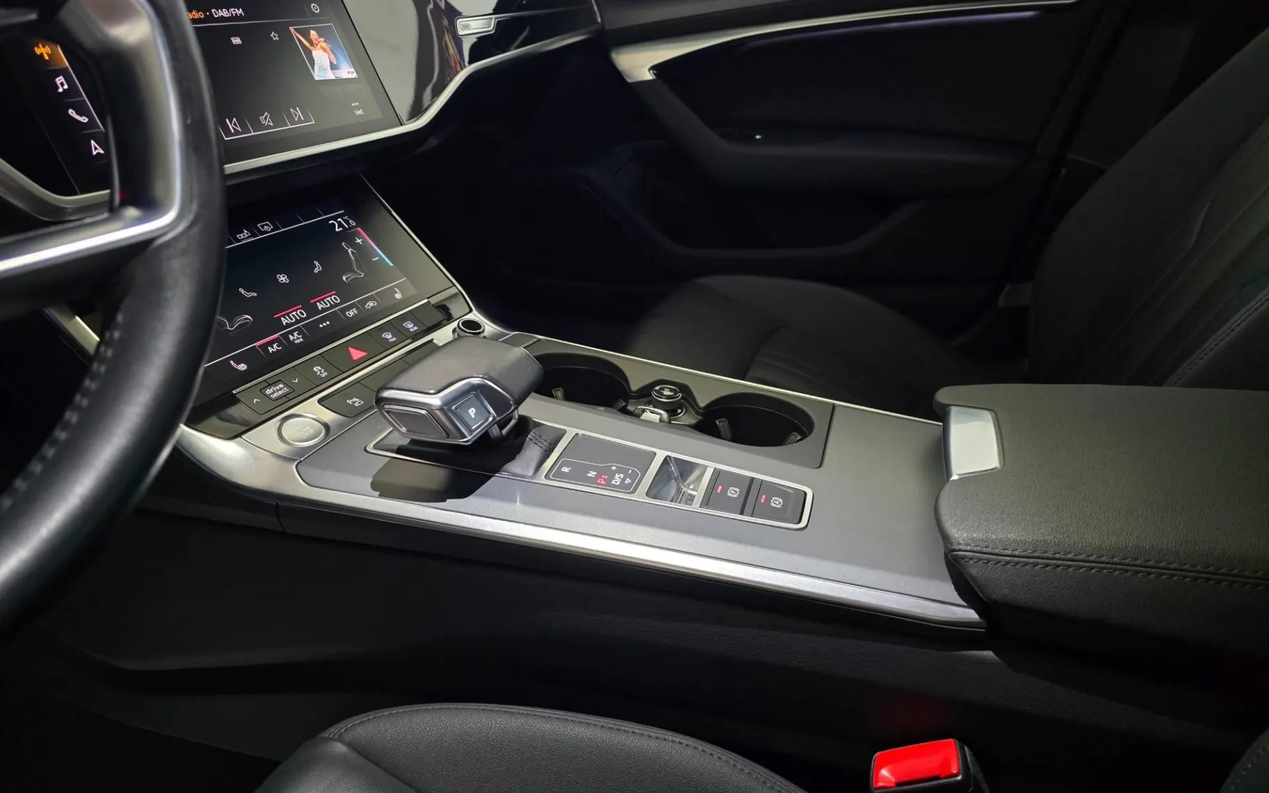 Notranja slika - Audi A6 Avant - 40 TDI Design S tronic - LED.usnje.kamera.navi.ACC - 18