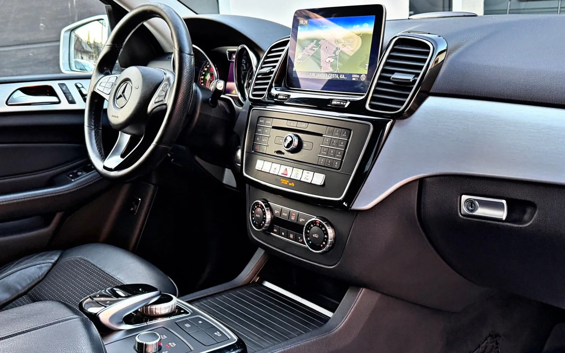Notranja slika - Mercedes-Benz GLE-Razred - GLE 250 d 4MATIC Avt.•360•LED•NAVI•9G•KOT NOV.. - 12