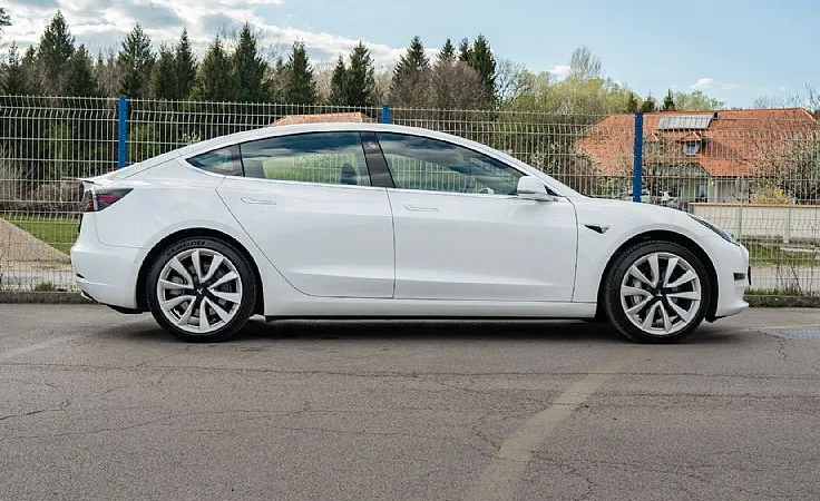 Zunanja slika - Tesla Model 3 - Standard Range Plus - 4