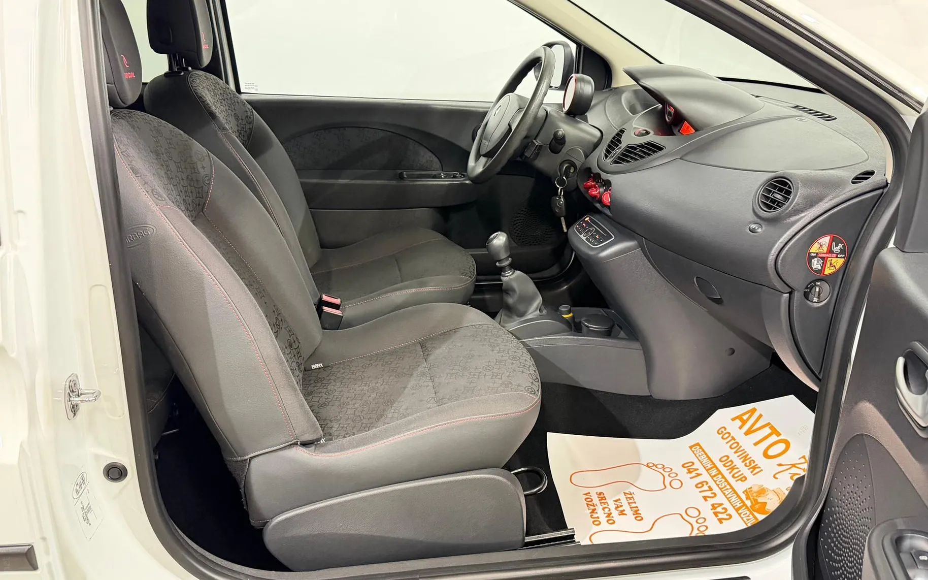 Notranja slika - Renault Twingo - Rip Curl 1.2-KLIMA-SLOVENSKI-SERVISNA-KNJ-TRAJNIK - 10