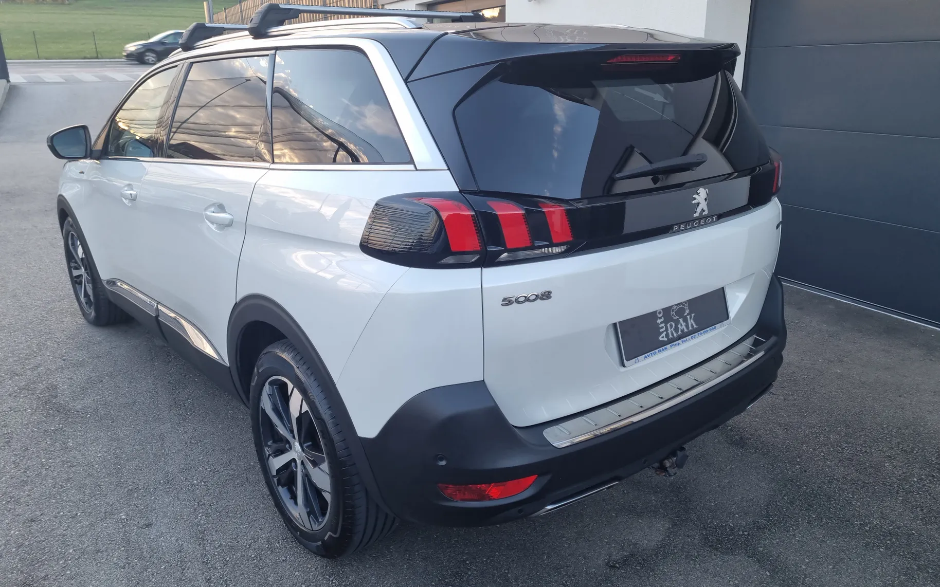 Zunanja slika - Peugeot 5008 - 2.0 HDI  GTLine  ALLGRIP Avt. 1.LASTNIK.SERVISNA - 17