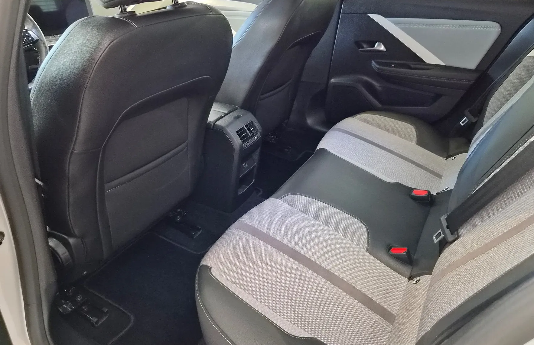 Zunanja slika - Opel Astra - Sports Tourer 1.5 CDTI ELEGANCE|VIRTUAL|KAMERA|DAB - 10