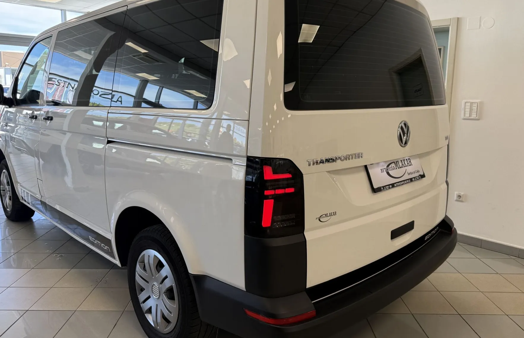 Zunanja slika - VW Transporter - T6 Kombi  7+1  2.0 TDI DSG - 4