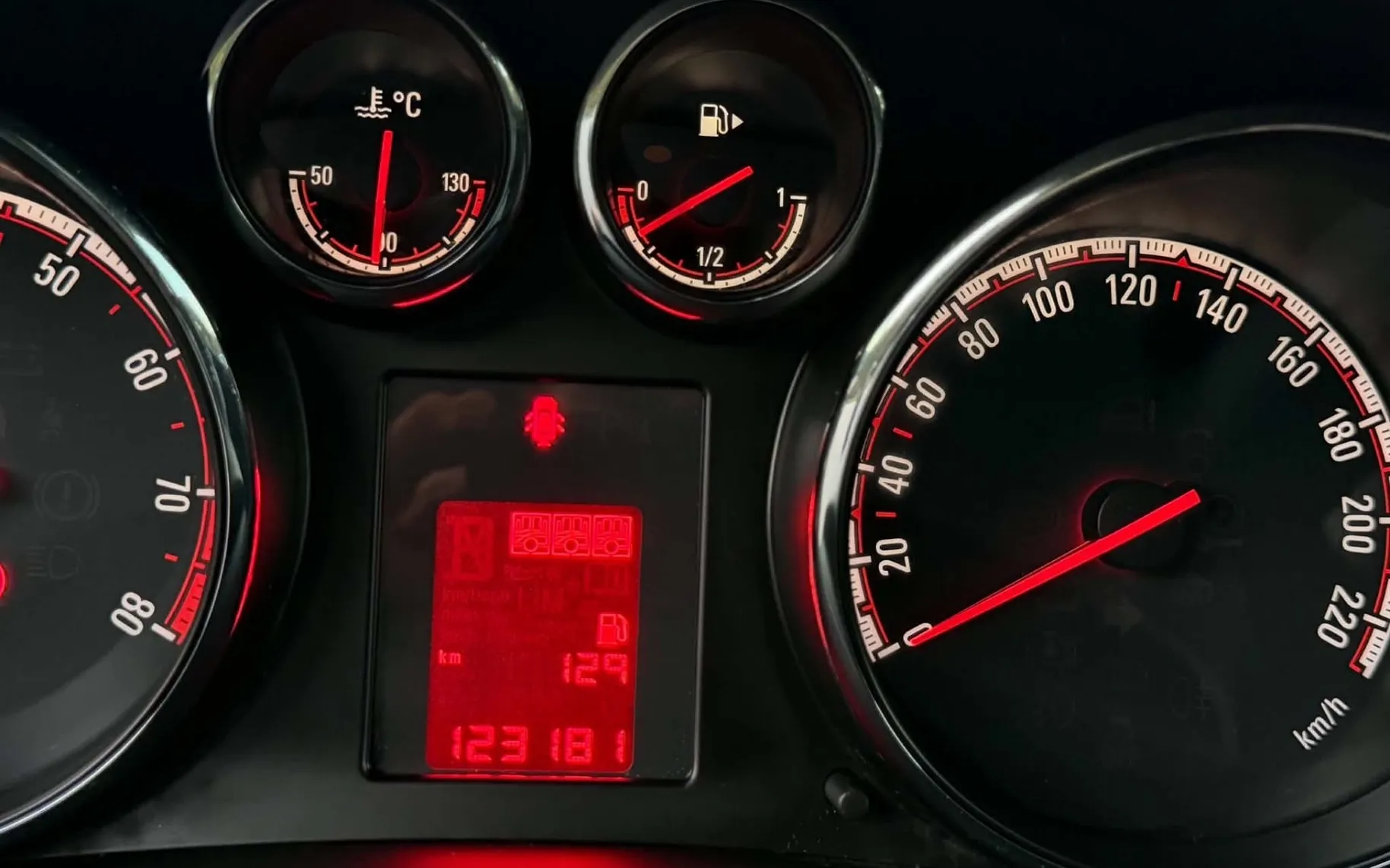 Notranja slika - Opel Meriva - 1.4-COSMO-124.000km-KREDIT BREZ POLOGA-ODLIČEN- - 12