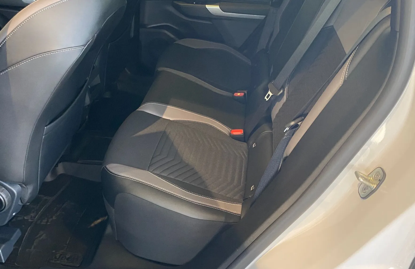 Zunanja slika - Jeep Compass - 1.2 DCT6 e-Hybrid 107kW First Edition - 7