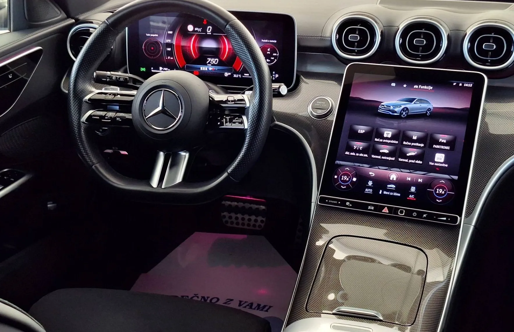 Zunanja slika - Mercedes-Benz C-Razred - C 300d AMG Line•AMBIENT•MRTVI KOTI•ACC• - 13
