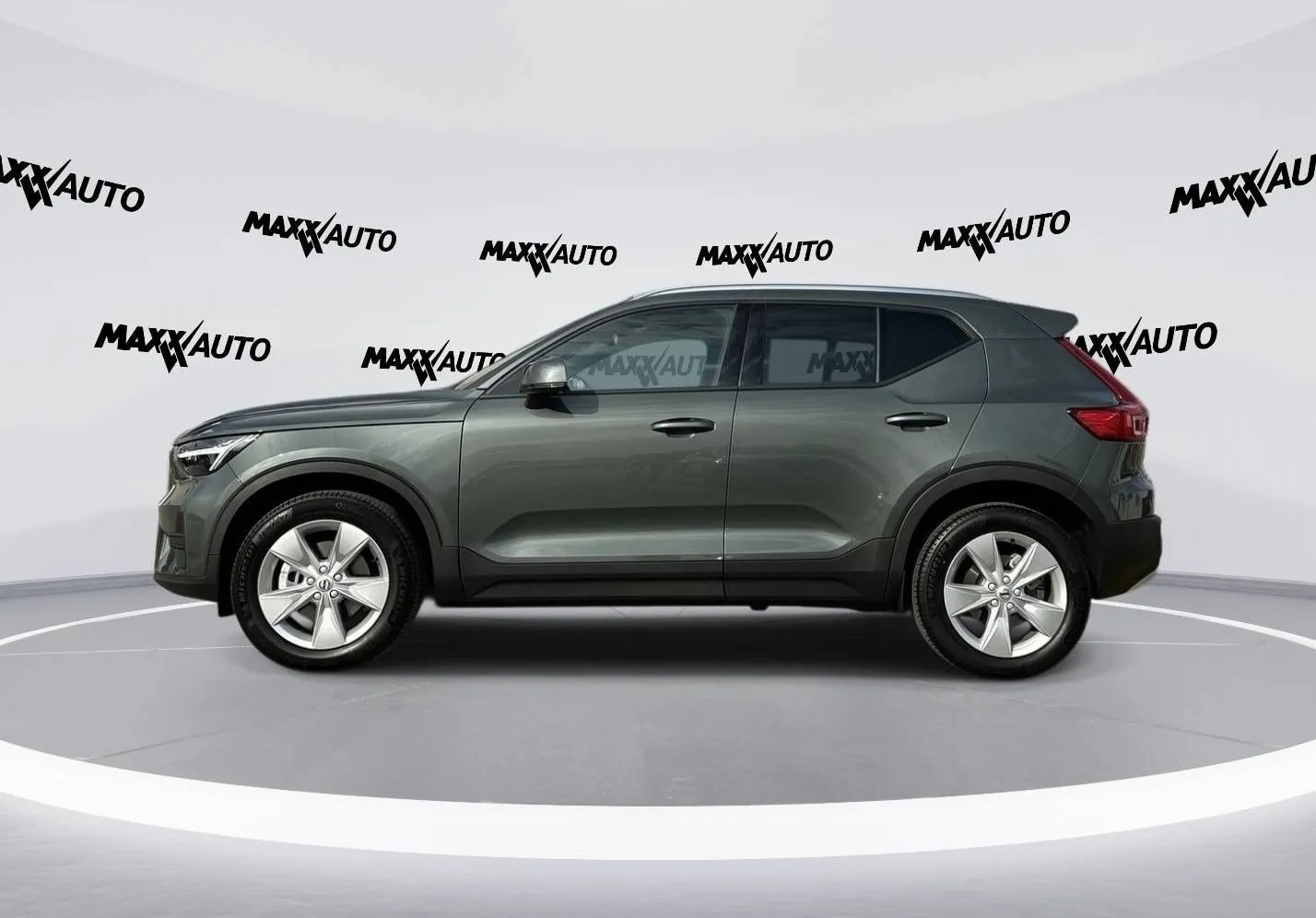 Notranja slika - Volvo XC40 - B3 P Core Avt - 8