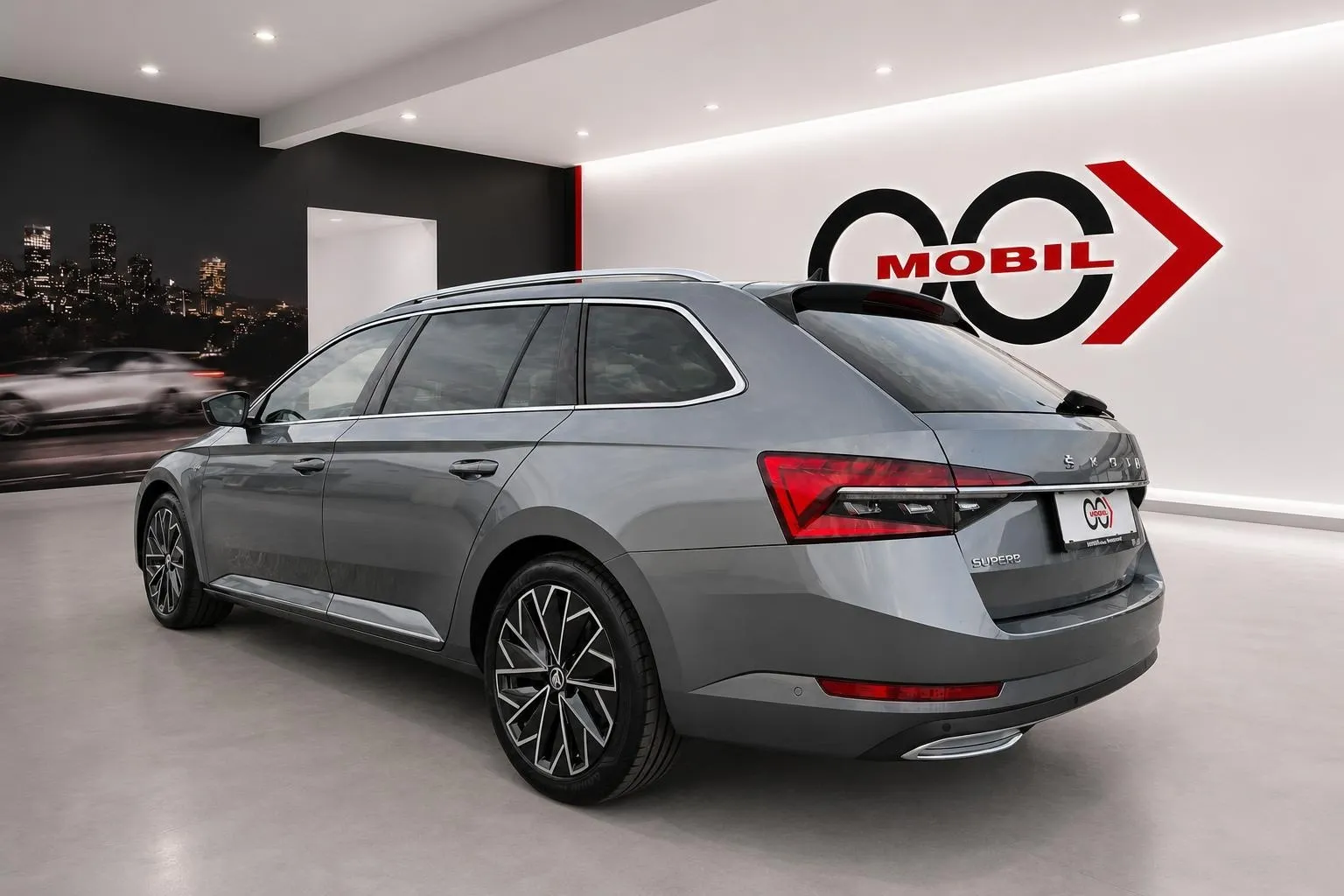 Notranja slika - Škoda Superb - Combi 2.0 TDI L K DSG - Matrix.360kam.usnje.Canton - 7