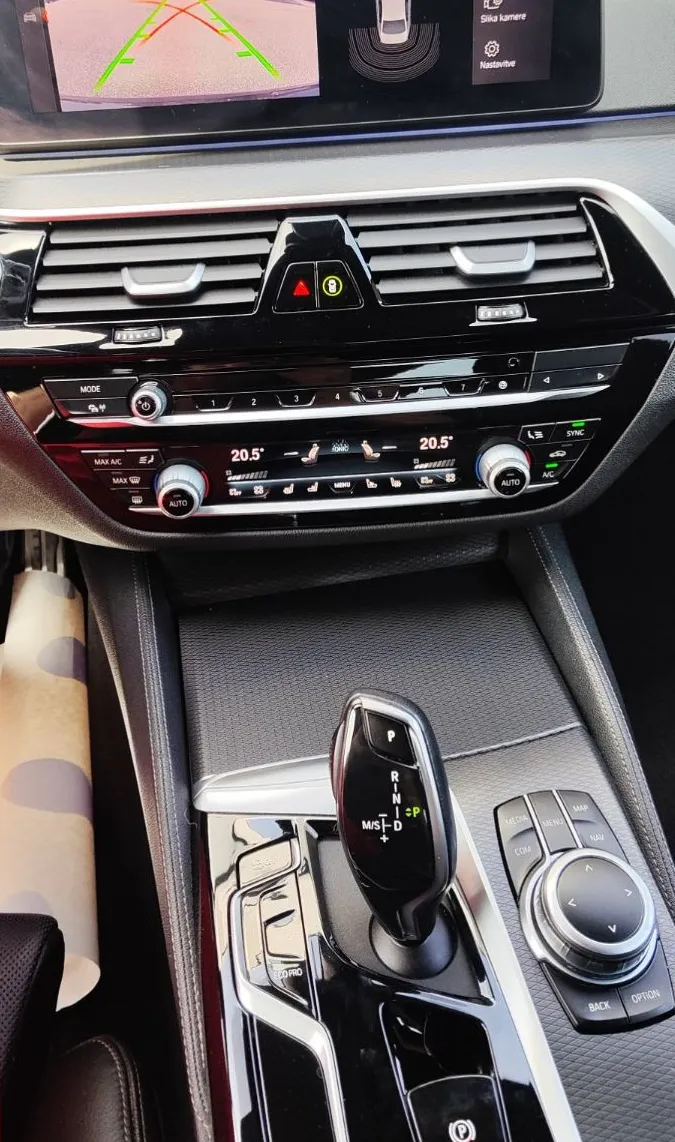 Zunanja slika - BMW Serija 5 - : 520d Avt.M-PAKET HEAD UP HLAJENJE KAMERA KEYLESS - 14