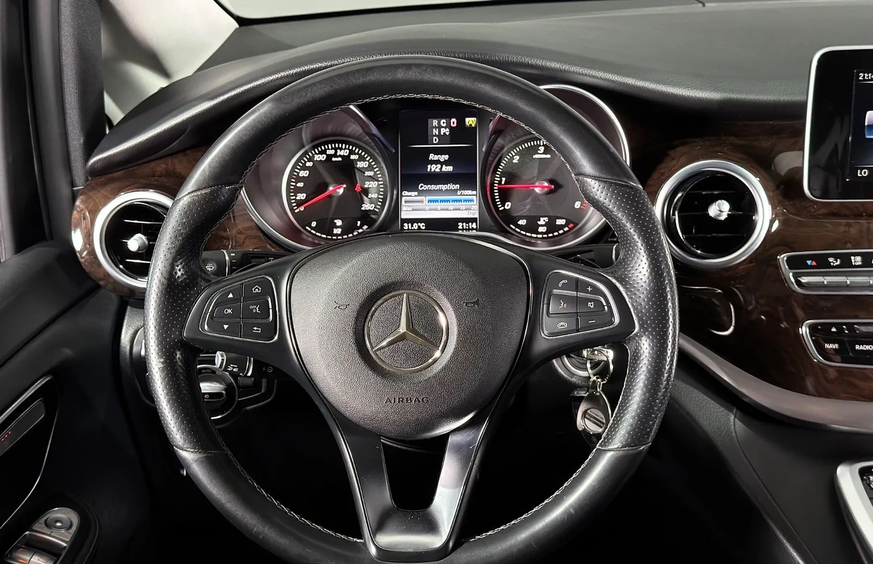 Zunanja slika - Mercedes-Benz V-Razred - 250d 4MATIC - 360 KAM. - LINE ASS. - AKTIVNI TEMP - 9