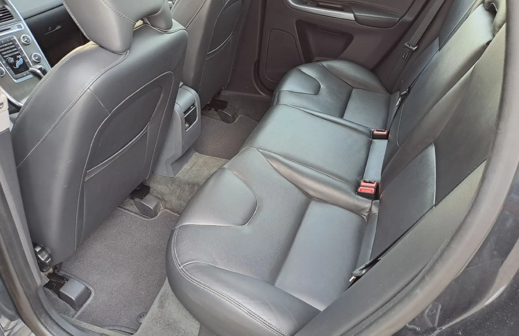 Zunanja slika - Volvo XC60 - FWD D4 Kinetic - 8