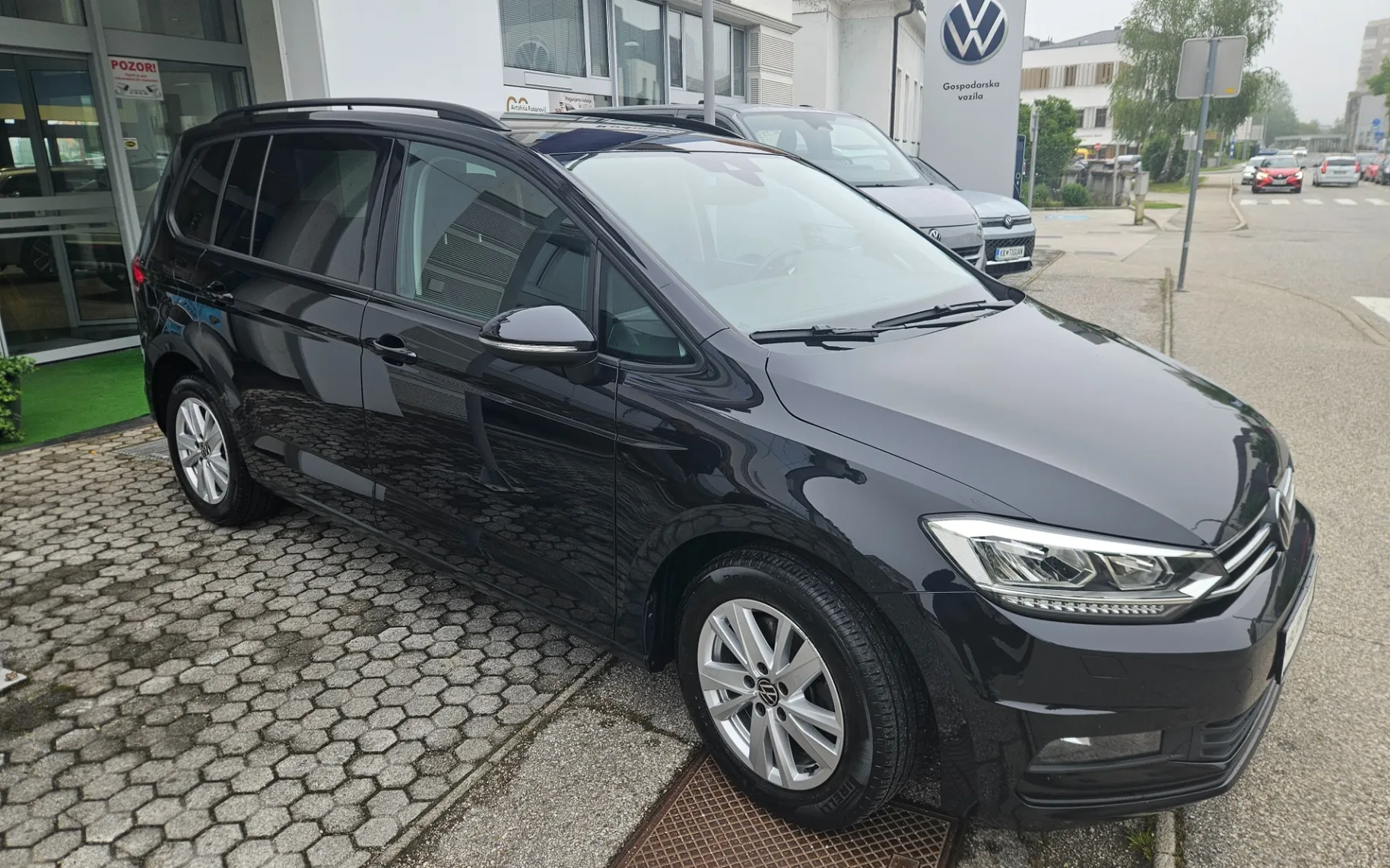 Zunanja slika - Volkswagen Touran - 2.0 TDI Family DSG - 2