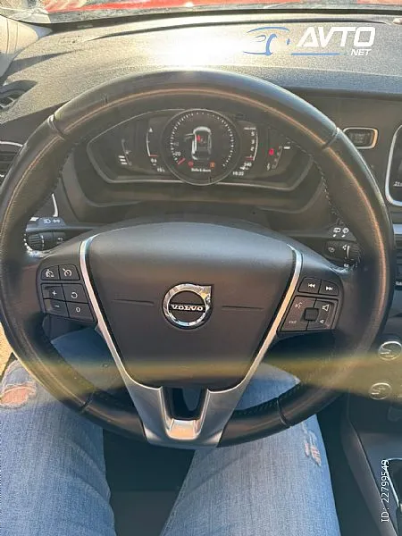 Notranja slika - Volvo V40 - Cross Country 5vr. 110 kW leto prve registracije 2018 - 8