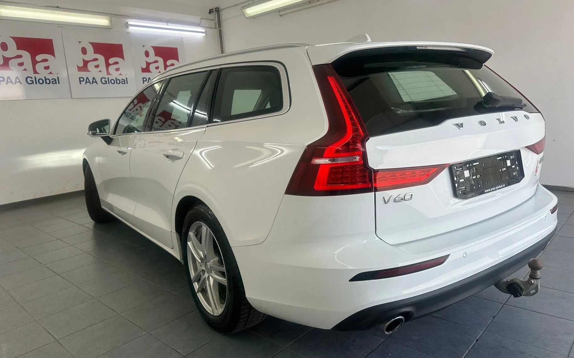 Zunanja slika - Volvo V60 - D3 Momentum Pro Avt+4 ALU.USNJE.NAVI.4X4.TOP - 6