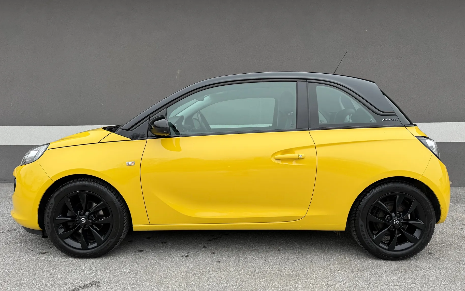 Zunanja slika - Opel Adam - 1.4 BLACK JACK • 1.LASTNICA • SLO. VOZ. • TEMPOMAT - 2