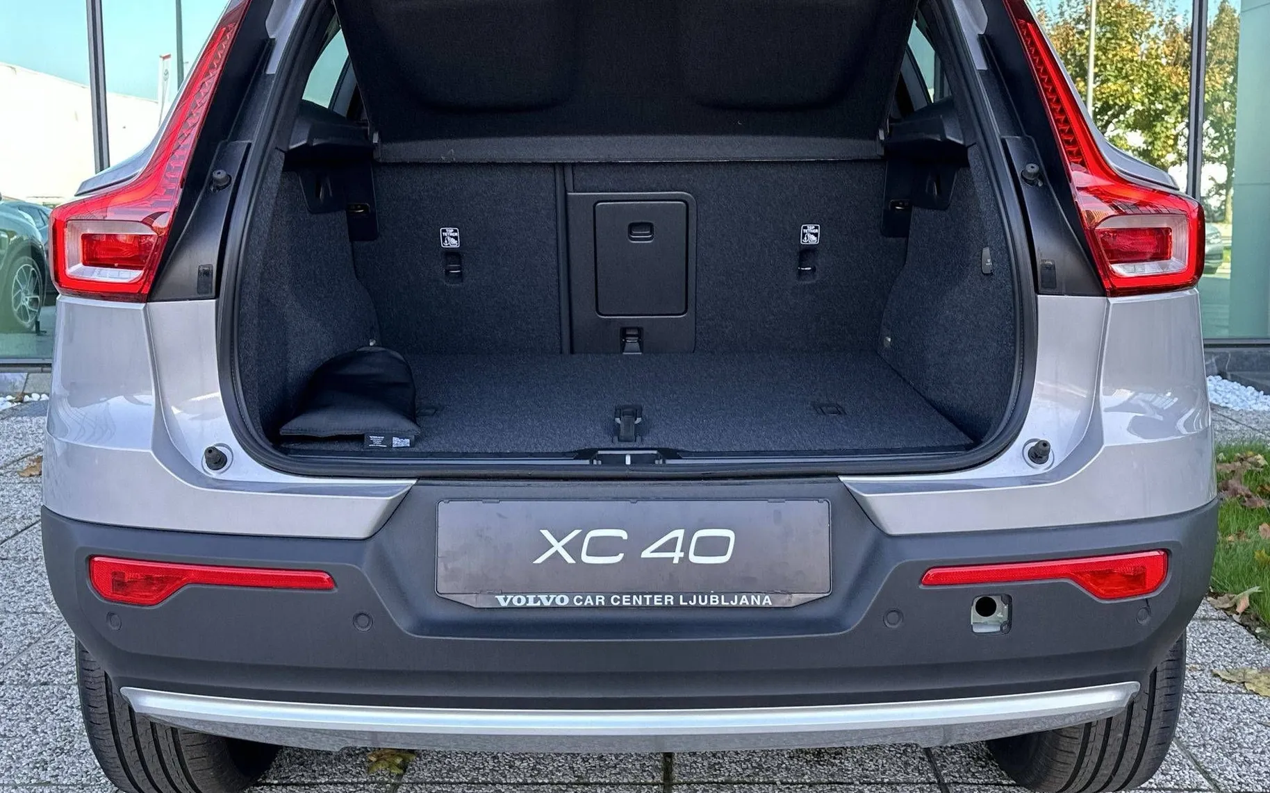 Notranja slika - Volvo XC40 - B3 P Core AT DCT 3 leta garancije + 3 servisi... - 12