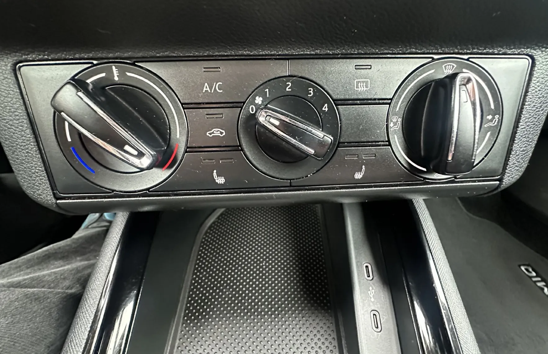 Zunanja slika - Škoda Kamiq - 1.0 TSI  81 kW.LED.GRET.SEDEŽEV.SAMO 82.000 KM - 13