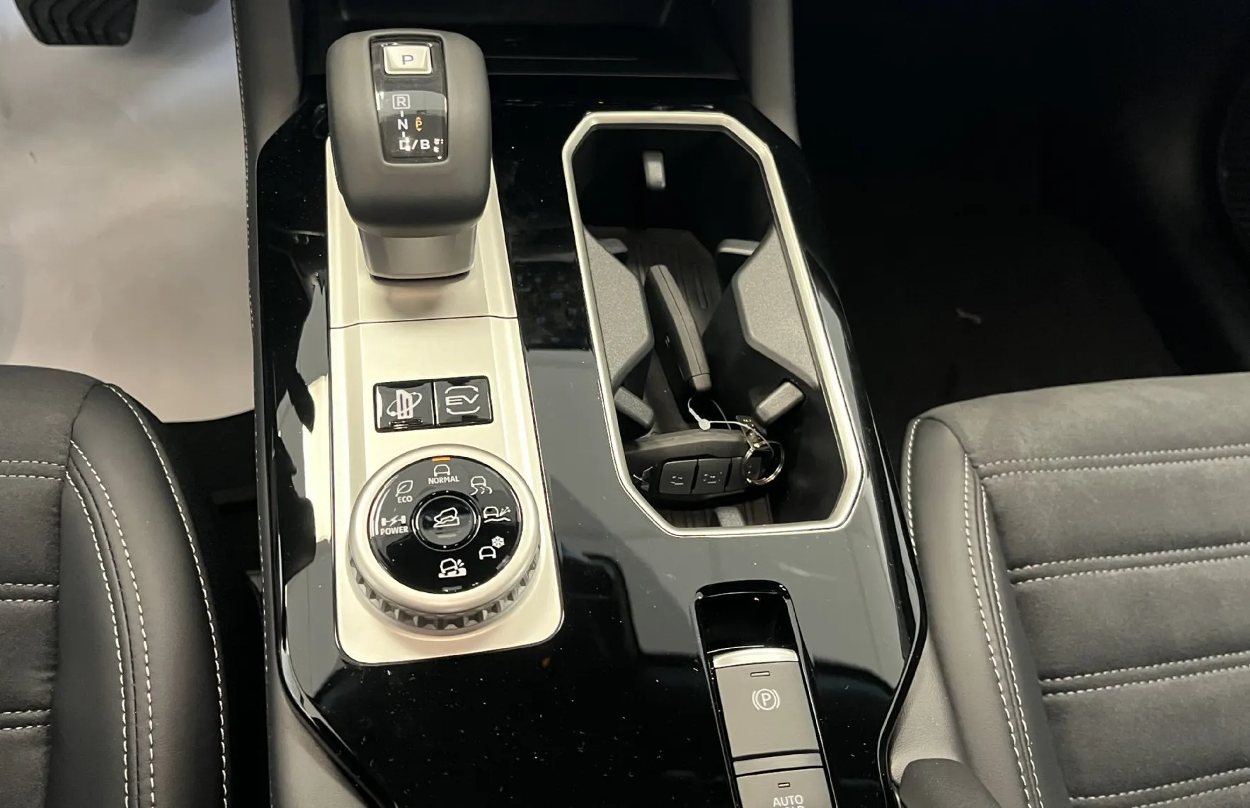 Zunanja slika - Mitsubishi Outlander - 2.4 PHEV Intense Auto - 7.000 EUR AKCIJA - - 12