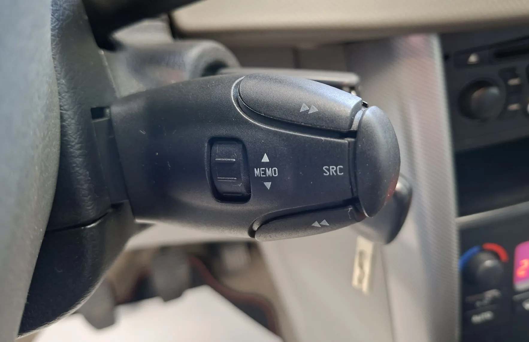 Zunanja slika - Peugeot 207 - PREMIUM 1.4 16V-HITRI KREDIT-ODLIČEN- - 12
