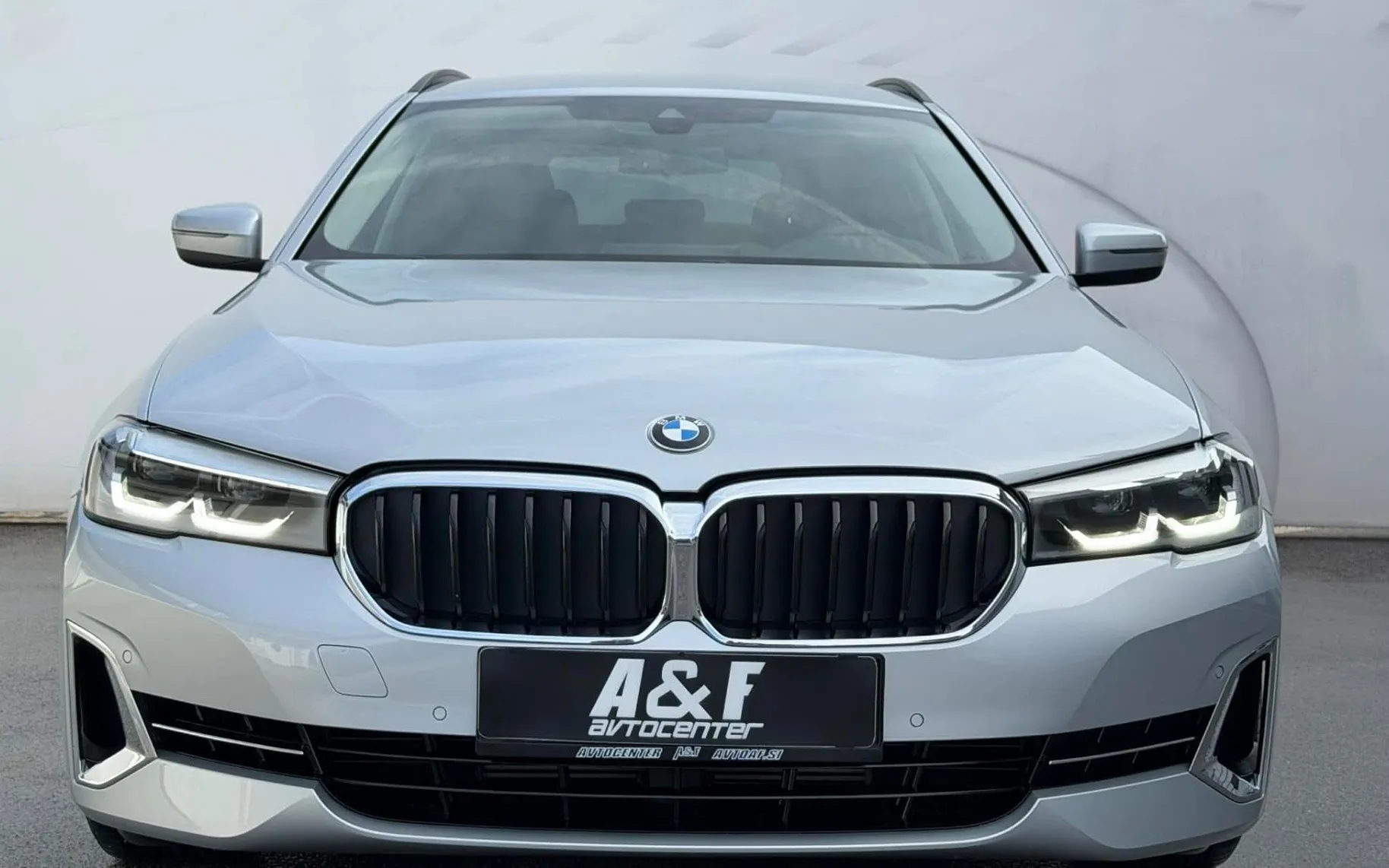 Zunanja slika - BMW Serija 5 - Touring: 530d-AUT-LED-110.000km-LIZING ZA TUJCE-4X KLIMA - 2