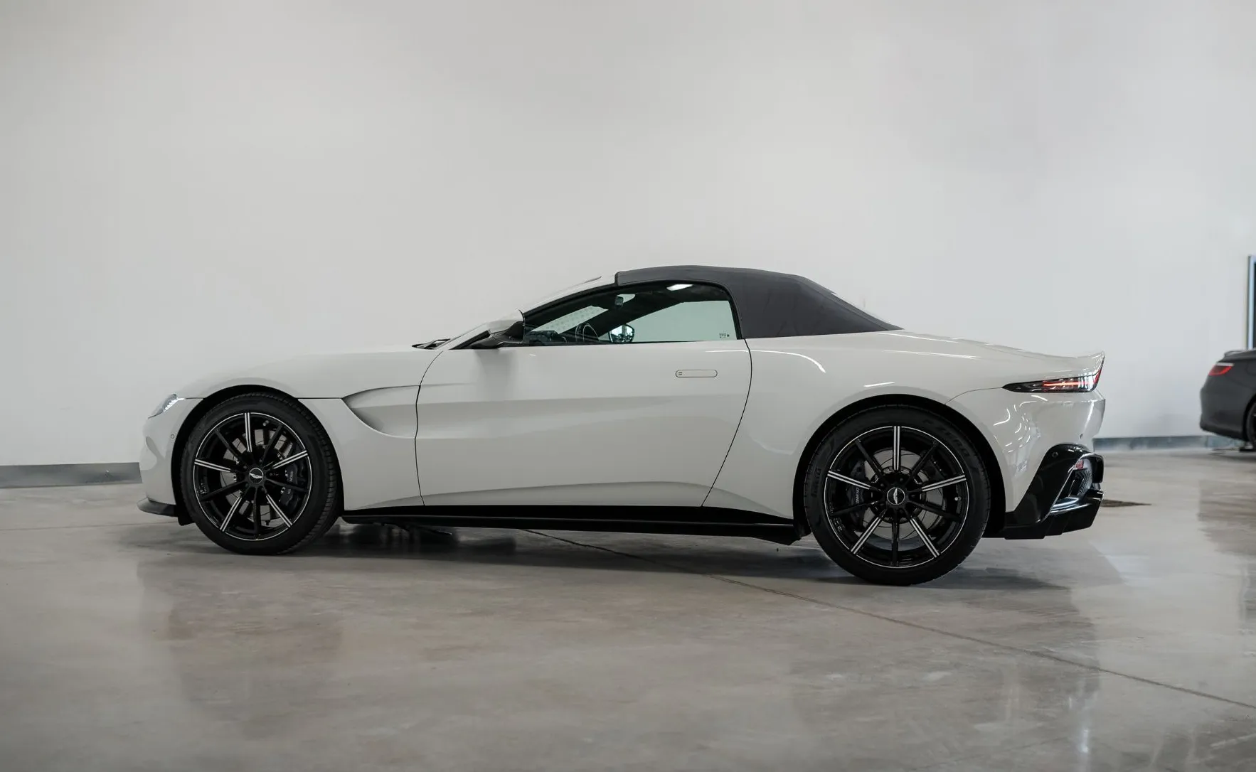 Zunanja slika - Aston Martin Vantage - Roadster Boris - 8