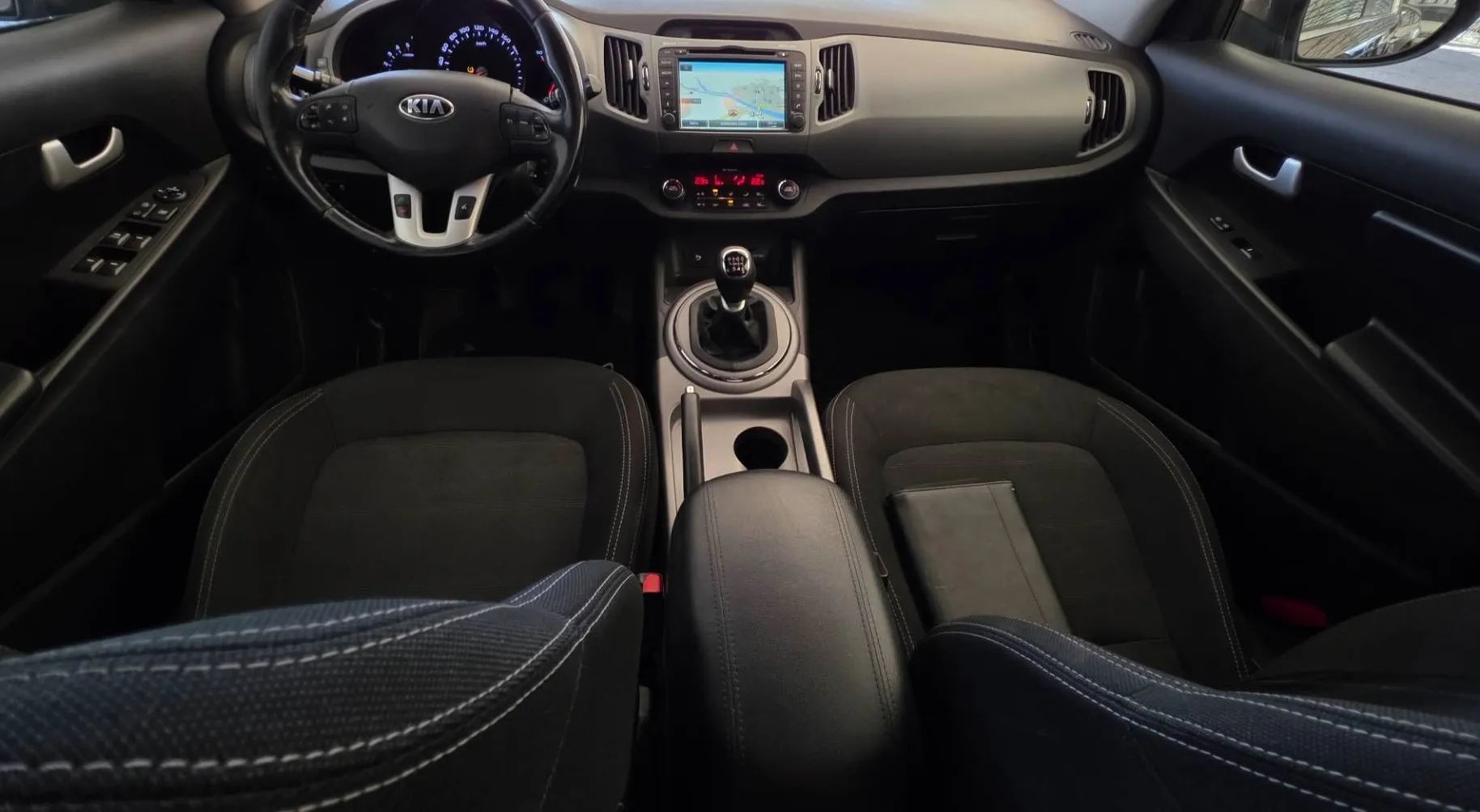 Notranja slika - KIA Sportage - 2WD 1.7 CRDi Brez pologa do 7 let-Slov.poreklo - 8