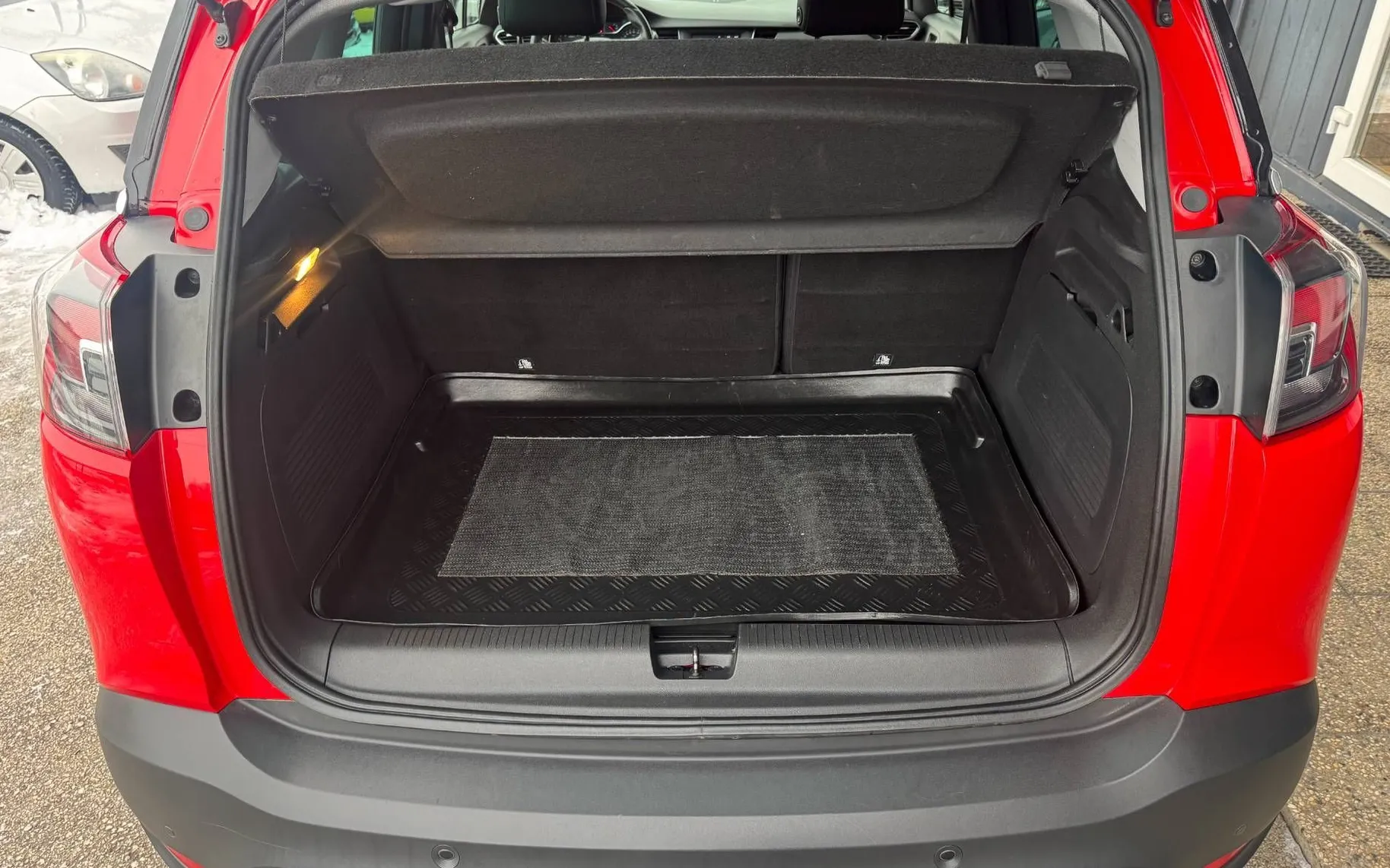 Zunanja slika - Opel Crossland X - 1.2 TURBO°INNOVATION°1.LAST°SLO°PDC°ALU°VELIK SE.. - 7