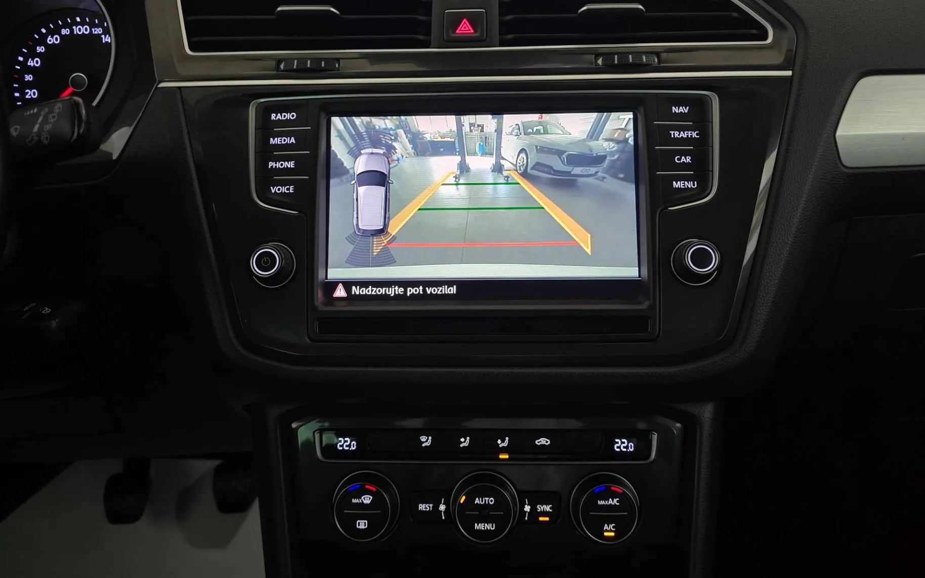 Notranja slika - Volkswagen Tiguan - 2.0 TDI BMT Comfortline - FULL LED.navi.kamera.ACC - 13
