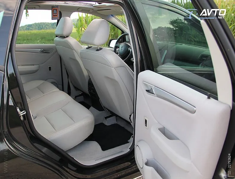 Notranja slika - Mercedes-Benz A-Razred - Avantgarde - 7