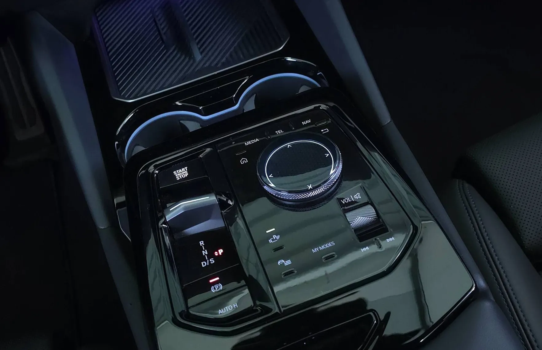 Zunanja slika - BMW Serija 5 - : 520D - M PERFORMANCE - KAMERA - H K - PDC -LASER.. - 10
