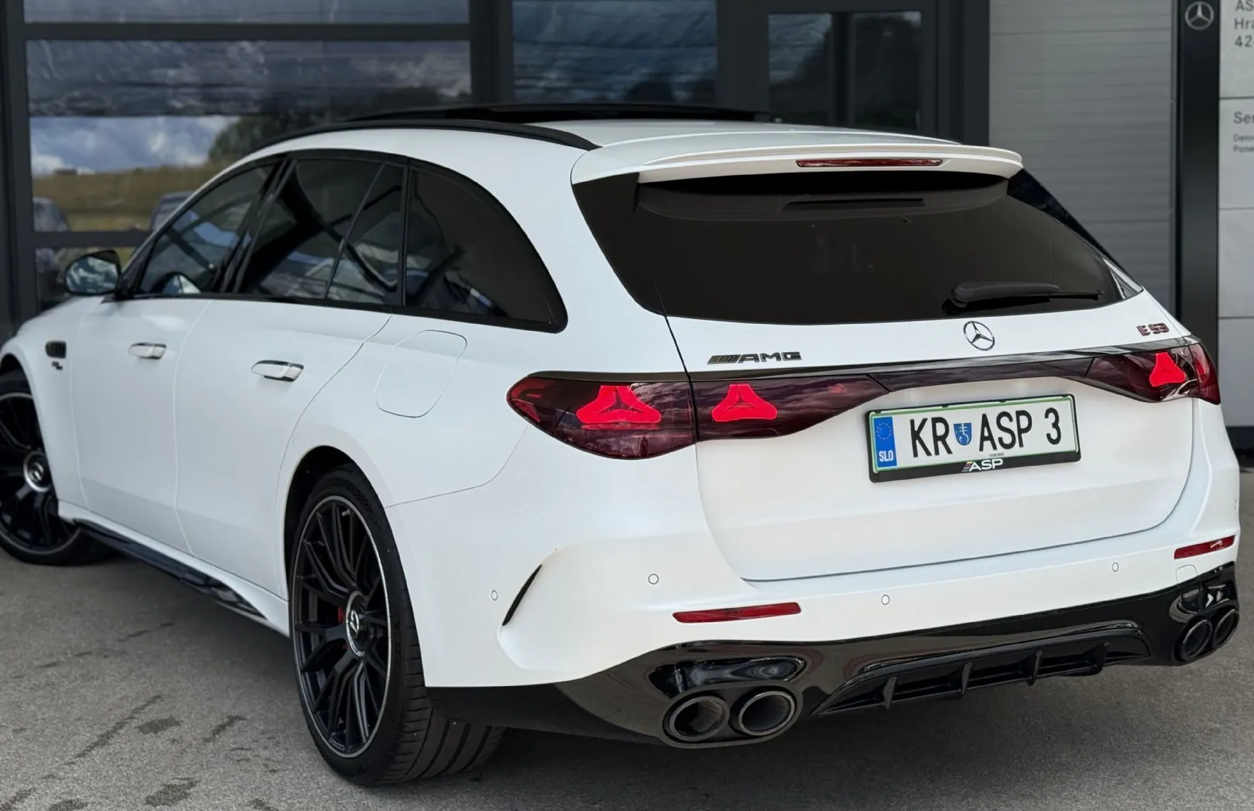 Zunanja slika - Mercedes-Benz E-Razred - Mercedes-AMG E 53 e 4MATIC+ T - 4