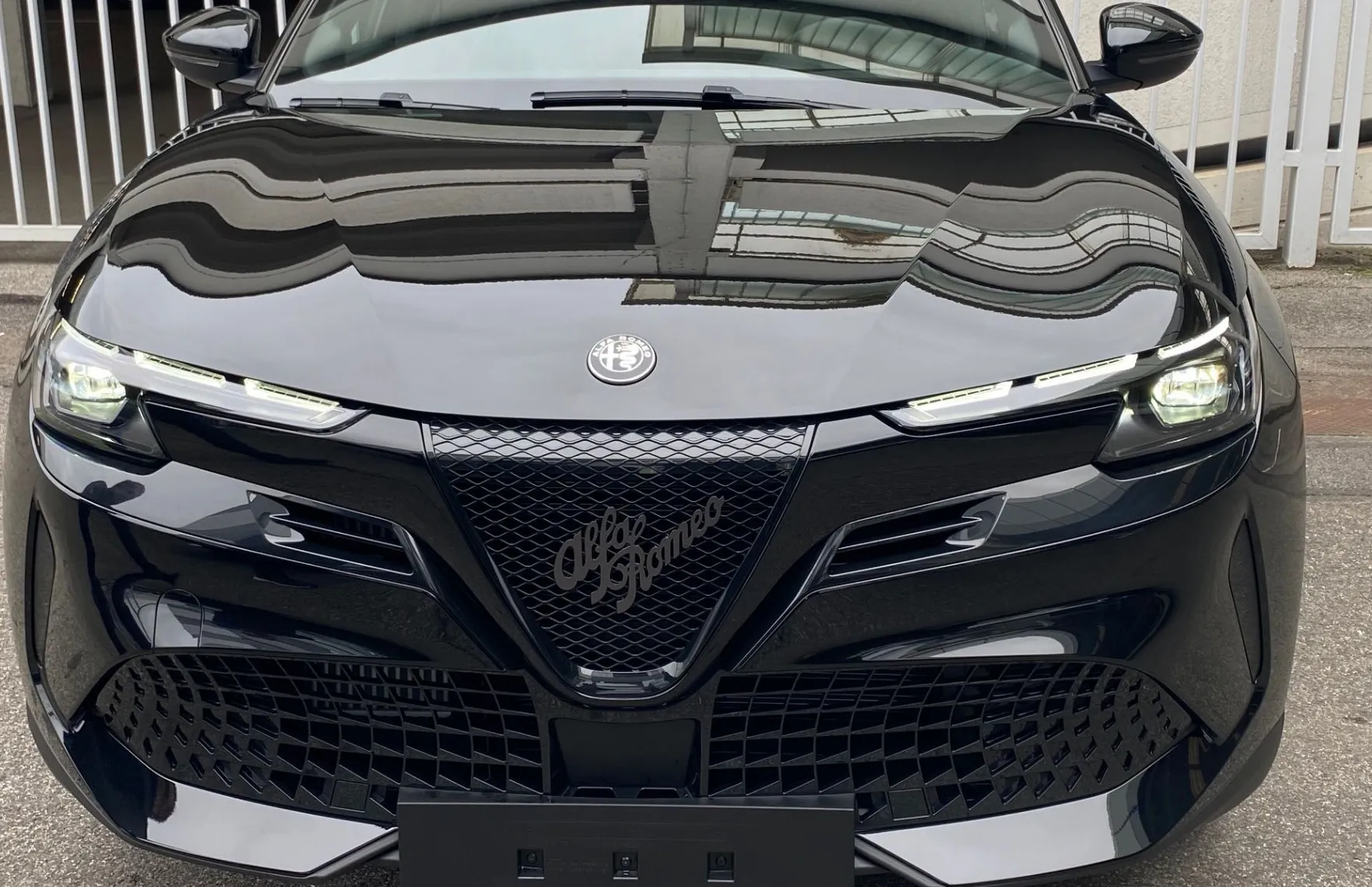 Zunanja slika - Alfa Romeo Junior - 1.2 E-DCT6 MHEV 136KM CORE - 2