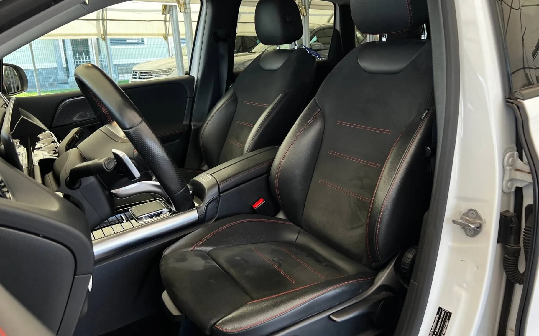 Notranja slika - Mercedes-Benz B-Razred - B 200 d Aut•AMG Line•1LASTNIK•KAMERA•PDC•... - 12
