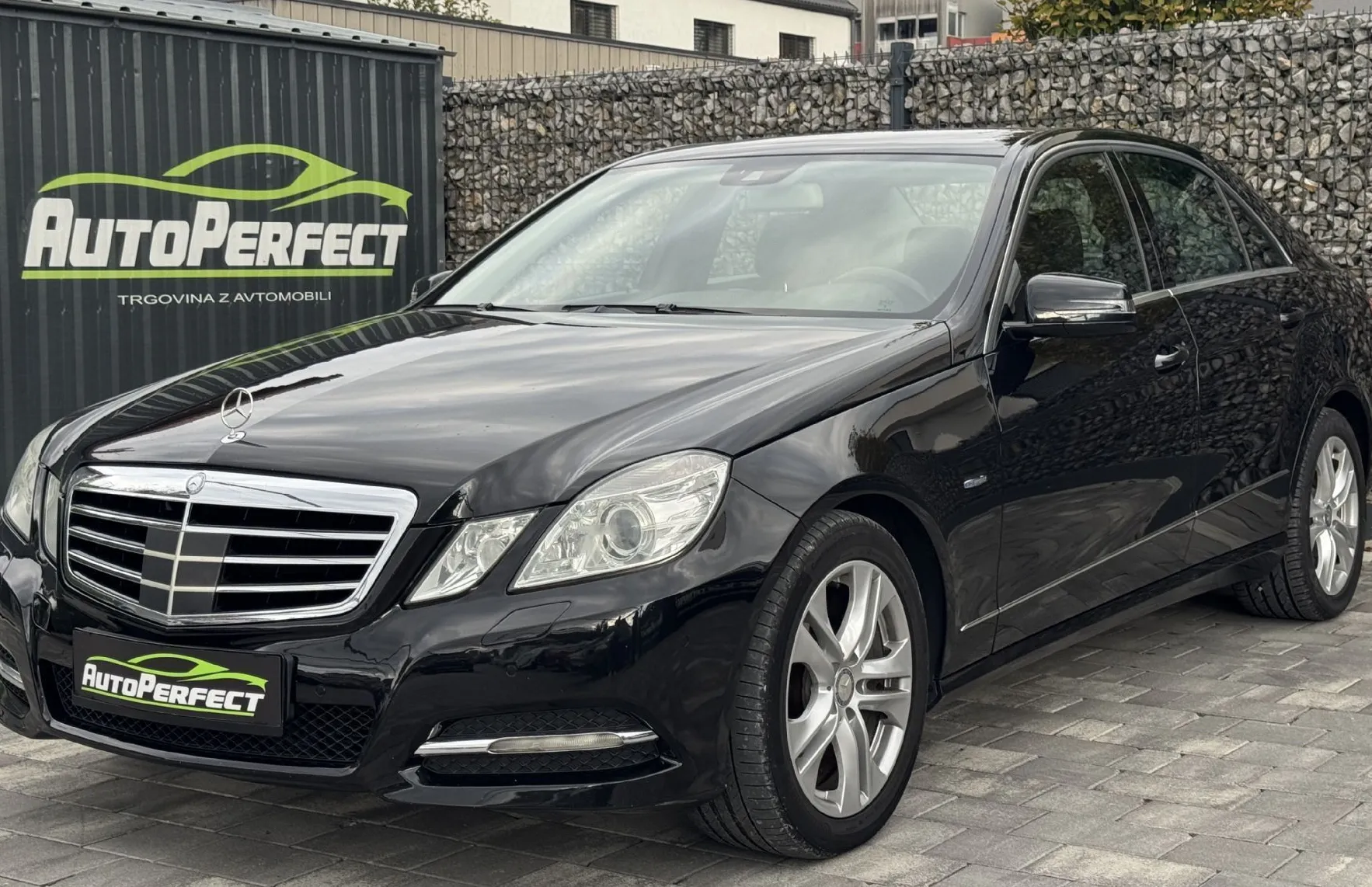 Zunanja slika - Mercedes-Benz E-Razred - E 220 CDI AVANTGARDE AVT GR SED NAVI PDC ACC - 3