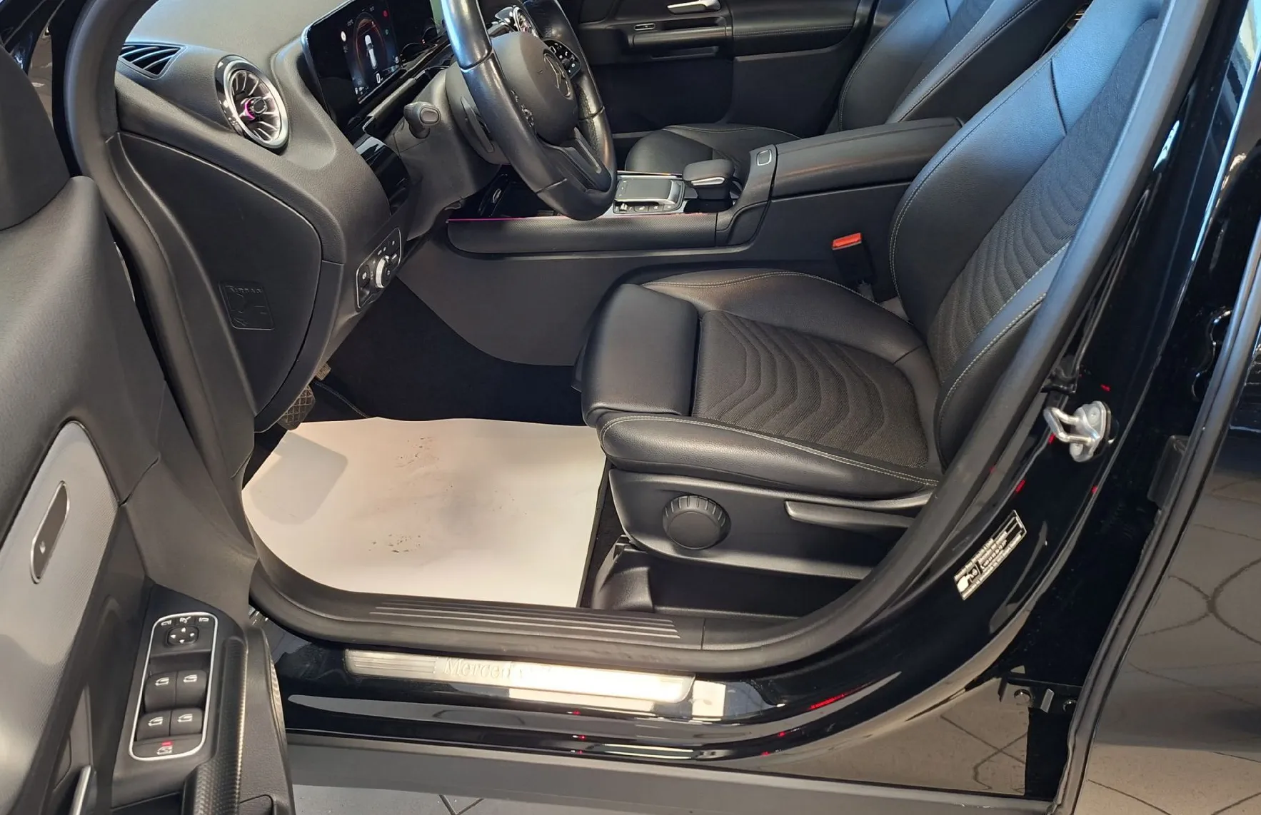 Zunanja slika - Mercedes-Benz GLA-Razred - GLA -DIESEL-LED-NAVI-KAMERA- LEANEASSIST- - 17